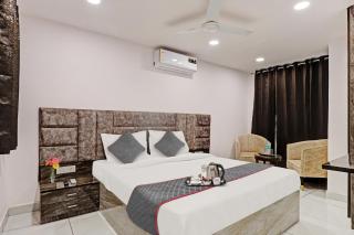 Super Townhouse Roadway Inn - 9