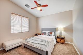 Luxury 6 BR Home Large Pool & Spa with Grassy Yard - 9