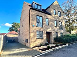 4-Bed in Coulsdon 20 min London, 20 min Gatwick - 0