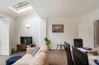 4-Bed in Coulsdon 20 min London, 20 min Gatwick - 3