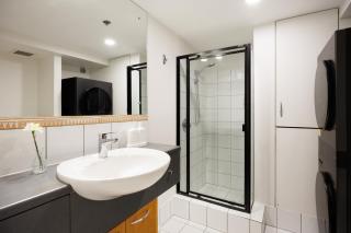 Riverside Woolstore 2B Park Pool - 1