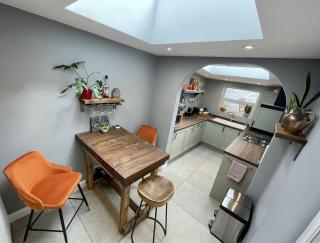 Globe Cottage - 1