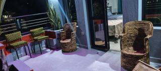 Small Land Lodge - 3