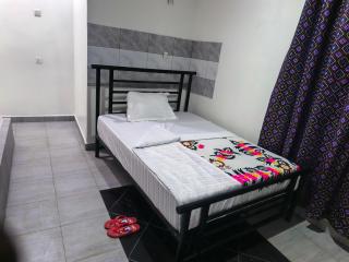 Small Land Lodge - 7