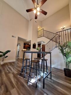Venetian Vacation La Jolla two bedroom condo luxury furnished central near beach and UTC mall - San Diego - 4