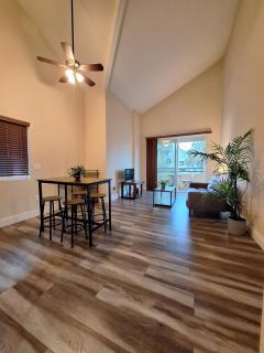 Venetian Vacation La Jolla two bedroom condo luxury furnished central near beach and UTC mall - 3