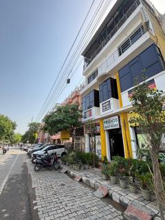 Friends Guest House & Hostel- near TAJ MAHAL - Agra - 8
