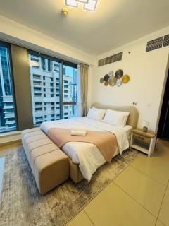 Versatile 1BR with Burj Khalifa View - 4