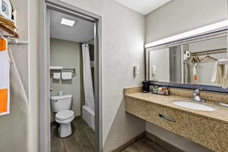 Quality Inn Bowling Green South - 1