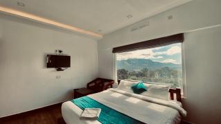 Misty Munnar Cliff Heaven - 3