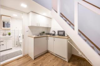 DeLuxe Charming Downtown Suites in Dob St' - 9