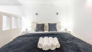 DeLuxe Charming Downtown Suites in Dob St' - 5