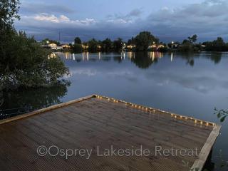 Lakeside Retreat with hot tub and fishing peg on Osprey Rise at Tattershall Lakes Country Park - Tattershall - 9