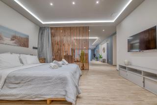 The Garden of Eden Apartment - 9