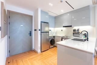 Canal and Burj Khalifa Views, Few Minutes Drive to Downtown Dubai and 15 Minutes Drive to Kite Beach, Binghatti Canal, Business Bay by Deluxe Holiday Homes - 4