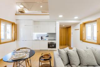 Porto Mezzanine Loft with Parking - 8