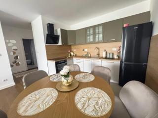 Elegant Escape Lux - 1