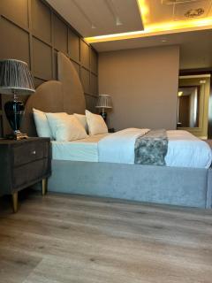 Gold Crest Mall Premium Serviced Two bedroom suite - 9