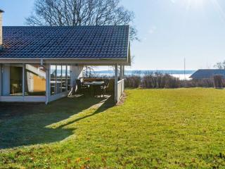 Modern Retreat by Water - By Traum Ferienwohnungen - 5
