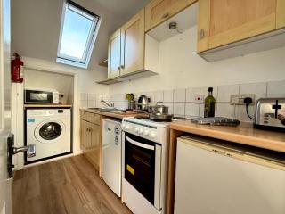 One-Bedroom flat in Cheam Village - 6
