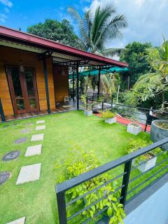 Barewood Bliss Villa - - 0