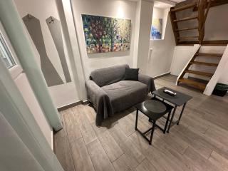 Ground floor next to Errikos Ntinan and Erithros - Athen - 2