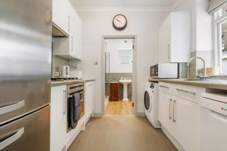 Elegant West Kensington Apartment - 2