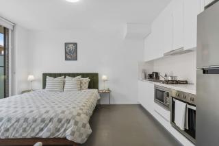 19B Abnb-Style Precious 12min to Train STA Studio Apt - 3