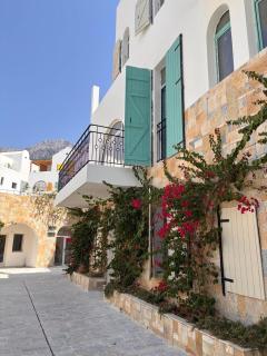 Drymades Santorini Sunset Apartment - 0