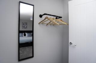 Central Telford Home - Sleeps 8 - Private Parking - Telford - 2