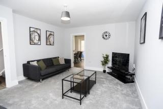 Central Telford Home - Sleeps 8 - Private Parking - Telford - 5