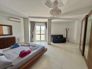 Panoramic Seafront 350sqm Flat - 4