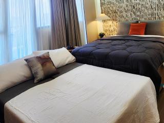 New BGC Cozy Suite with Parking and Gym Fast Wi-fi for Work from Home - Manille - 3