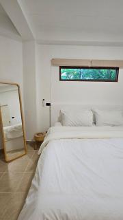 Tropical 1BR Bungalow in Rawai with Shared Pool - 5