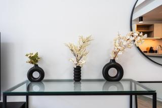 Bespoke Holiday Homes - Sleek & Bright 1BR in Belgravia Square - 3