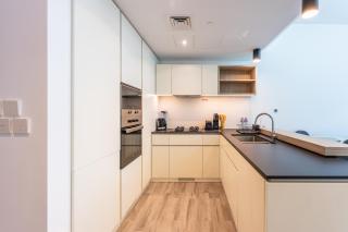 Bespoke Holiday Homes - Sleek & Bright 1BR in Belgravia Square - 2