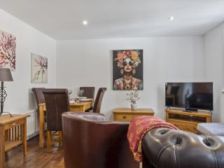 Pass the Keys Tannery Mews - Stunning Central 2-Bed with Parking - 8