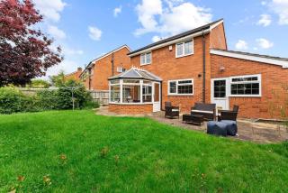 Stylish 5 Bed Home in Cheltenham Perfect for Business & Contractors, FREE Parking! - - 8
