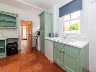 Central Caversham Traditional English House Pass the Keys - 4