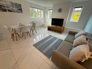 New 3 Bedroom Flat Close to Station - Chepstow - 0
