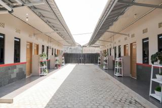 RedDoorz Syariah near Hajimena Lampung - Lampung - 5