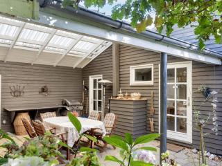 Tranquil Waterside Retreat-By Traum - 8