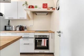 Refreshed apartment with private garden - Almada - 5