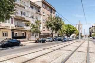 Refreshed apartment with private garden - Almada - 3