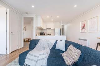 ☆of Southbank☆Light filled apartment☆HUGE private terrace with city views☆Parking☆Pool☆Gym☆WiFi - 4