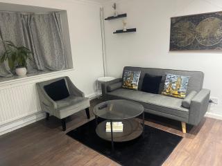 Tranquil Thamesmead Treasure - Free Parking Family & Contractor Friendly - 0
