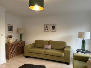 Cosy Home Away From Home - 9