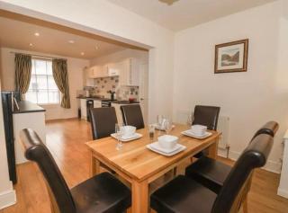 Storm Apartments - Scarborough - 1