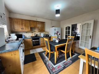 Cozy Room in Quiet Cul-de-Sac Near City Centre - Belfast - 5