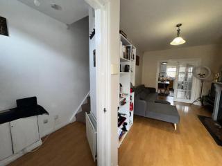 Cozy Room in Quiet Cul-de-Sac Near City Centre - Belfast - 4